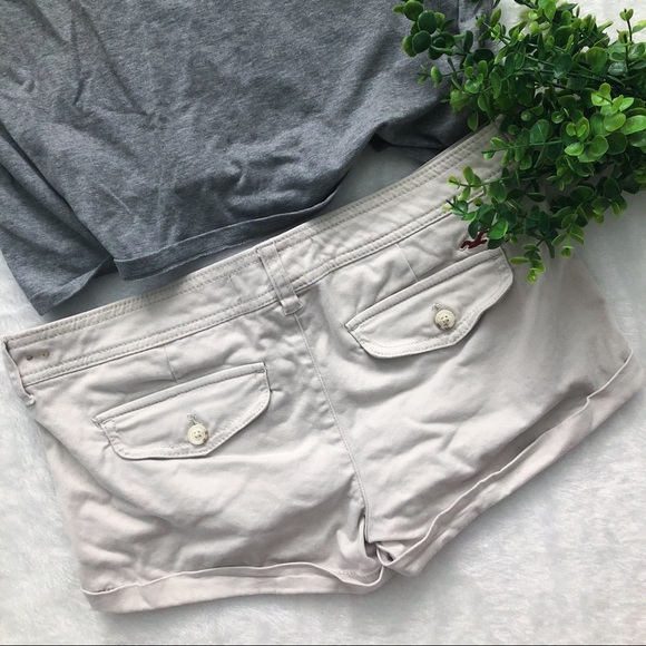 NWOT Hollister Khaki Shorts - Picture 2 of 3